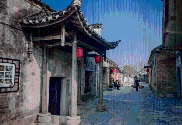 小区物业因消防通道被堵,禁止新能源车进引不满?社区:物业的事,没法管
