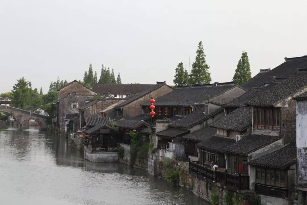 逃离荒凉之地